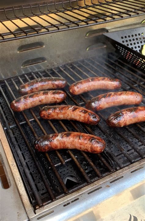 cook bratwurst gas grill